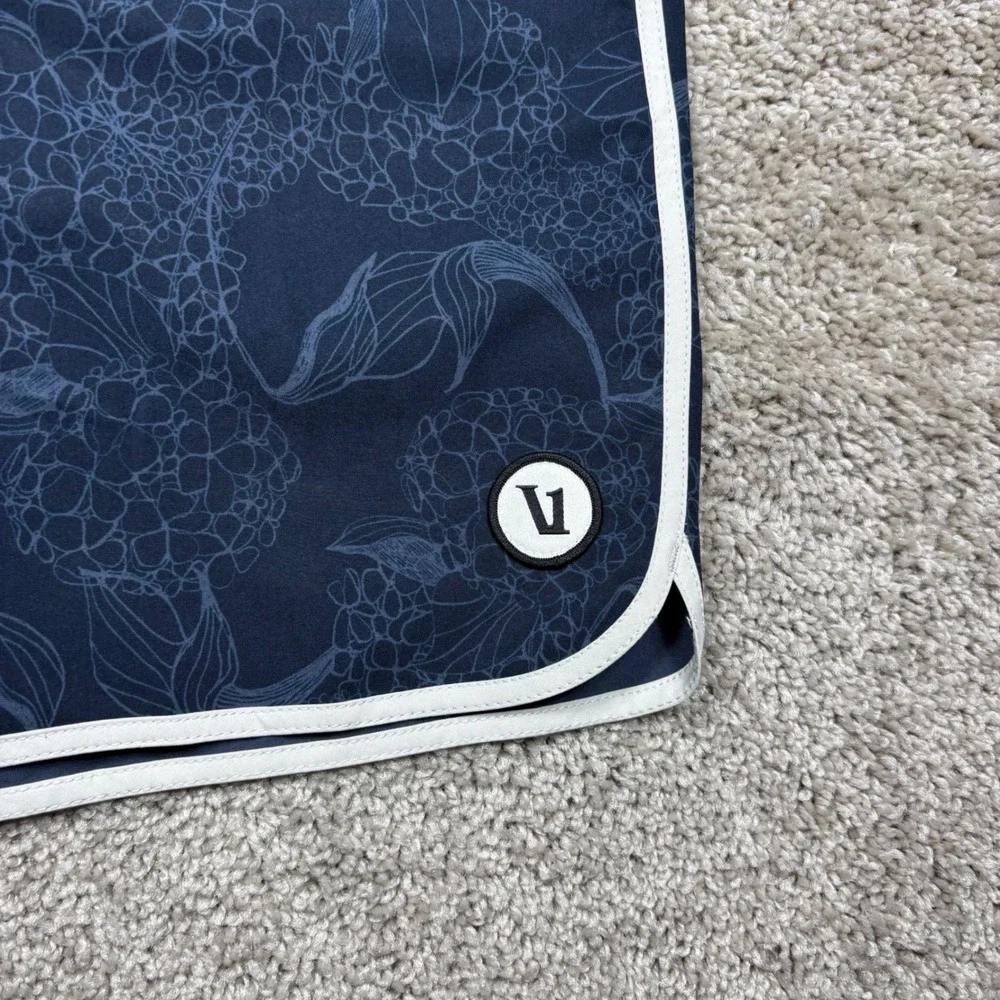 Vuori Mens Cruise Boardshort Navy Blue Floral Hydrangea Print Swim Trunks 28